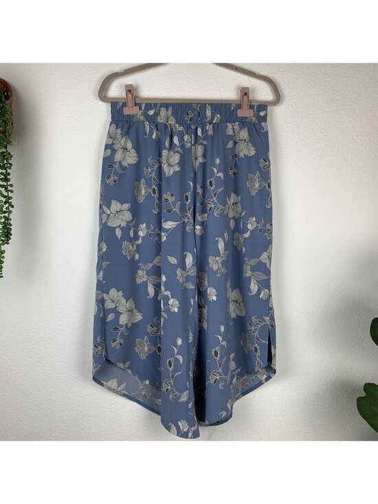 LOGO by Lori Goldstein Pants - ✨3/$30 LOGO by Lori Goldstein 10 Blue Floral Print Gaucho Cropped Lounge Pants